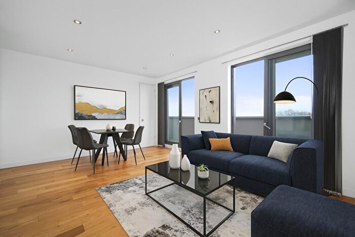 2 Bedroom Flat To Rent In The Cascades, Finchley Road, London, NW3