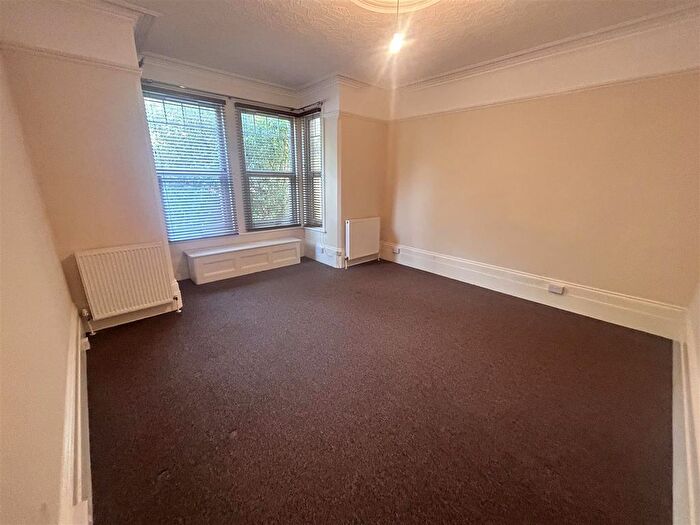 2 Bedroom Flat To Rent In Mountfield Road, London, N3