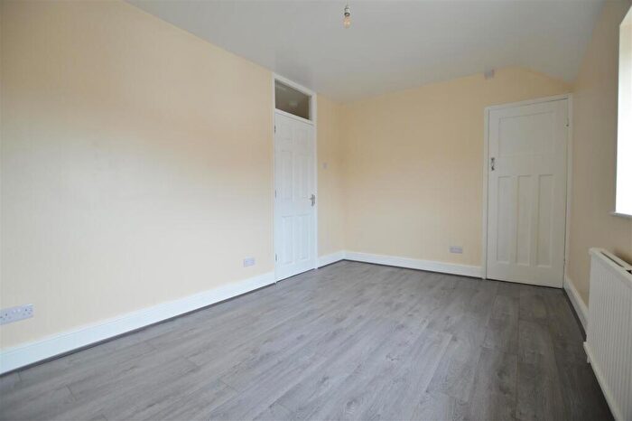 4 Bedroom Terraced House To Rent In St. Elmo Crescent, Slough, SL2