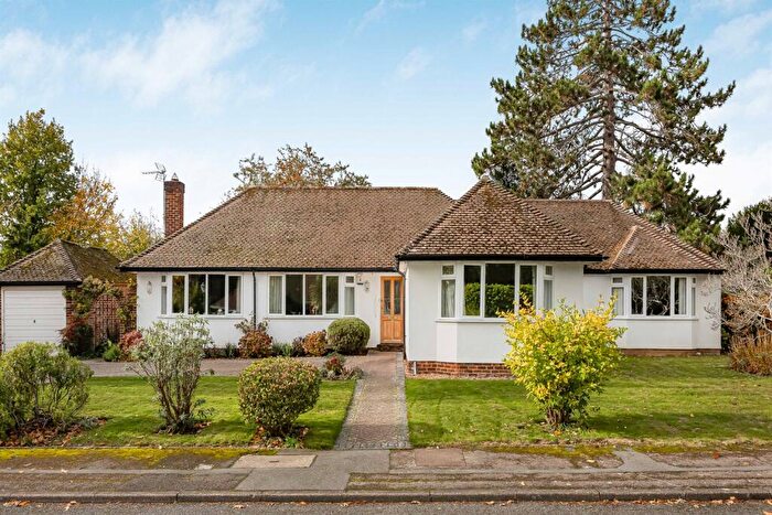 3 Bedroom Bungalow For Sale In Knowle Close, Caversham Heights, Reading, RG4
