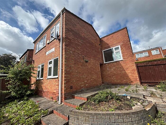 3 Bedroom Town House For Sale In Greystoke Close, Stocking Farm, Leicester, LE4