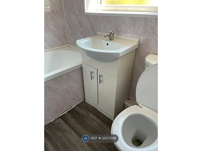 3 Bedroom Flat To Rent In Claremont South Avenue, Gateshead, NE8