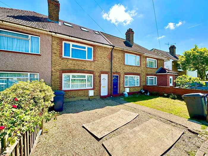 3 Bedroom Terraced House For Sale In Fryent Grove, Kingsbury, London, NW9