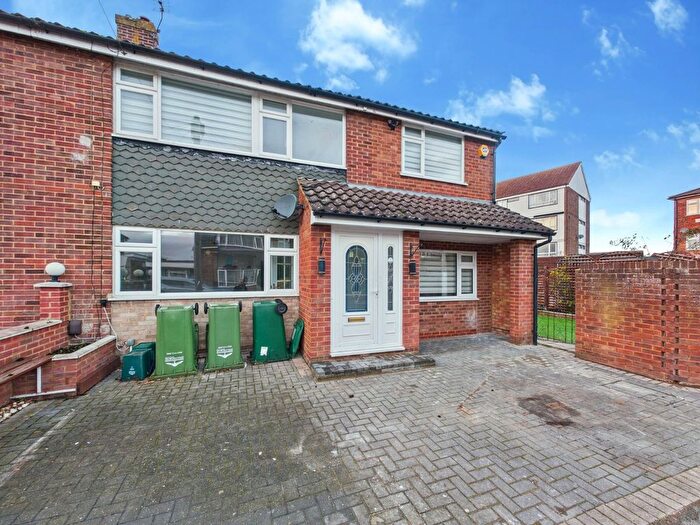 4 Bedroom Semi Detached House For Sale In Lodge Way, Ashford, Surrey, TW15