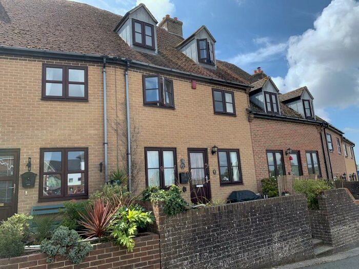 4 Bedroom Terraced House To Rent In Redshank Way, PO30