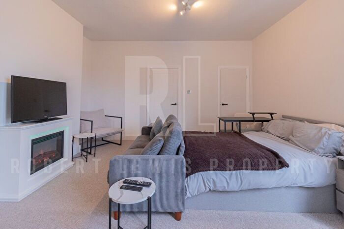 Studio To Rent In Garden Road, London, NW8