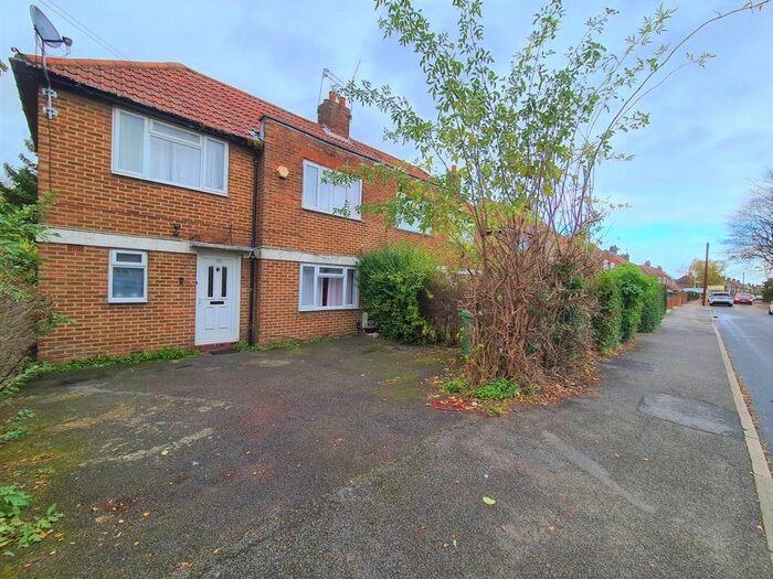 5 Bedroom Semi-Detached House To Rent In Birchway, Hayes, London UB3
