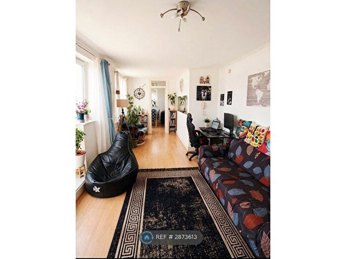 2 Bedroom Flat To Rent In Caledonian Wharf, London, E14