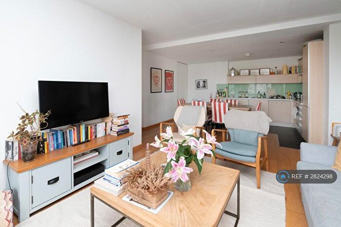 2 Bedroom Flat To Rent In Graham St, London, N1