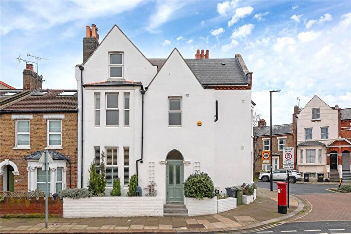 4 Bedroom End Of Terrace House For Sale In Milkwood Road, London, SE24