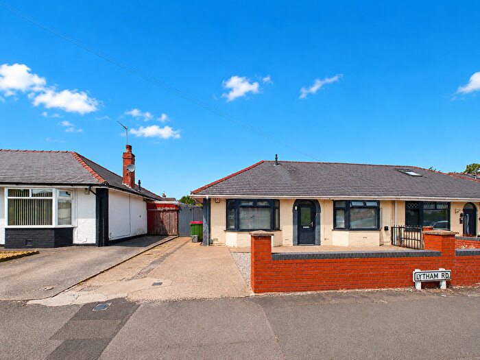 2 Bedroom Semi-Detached Bungalow For Sale In Lytham Road, Ashton-On-Ribble, Preston, PR2