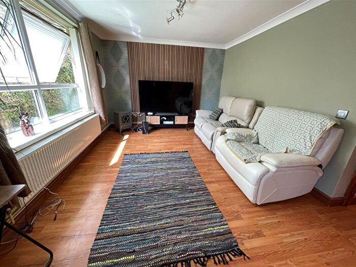 1 Bedroom Flat For Sale In Llys Newydd, Llwynhendy, Llanelli, SA14