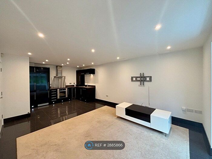 1 Bedroom Flat To Rent In Chesham Heights, Kingswood, Tadworth, KT20