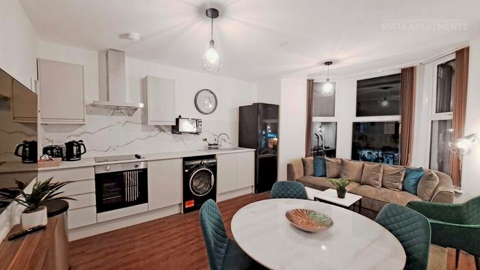 2 Bedroom Flat To Rent In City Road, Cathays, Cardiff, CF24