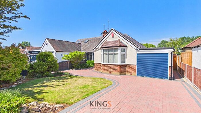 3 Bedroom Semi-Detached Bungalow For Sale In Billy Lows Lane, Potters Bar, EN6