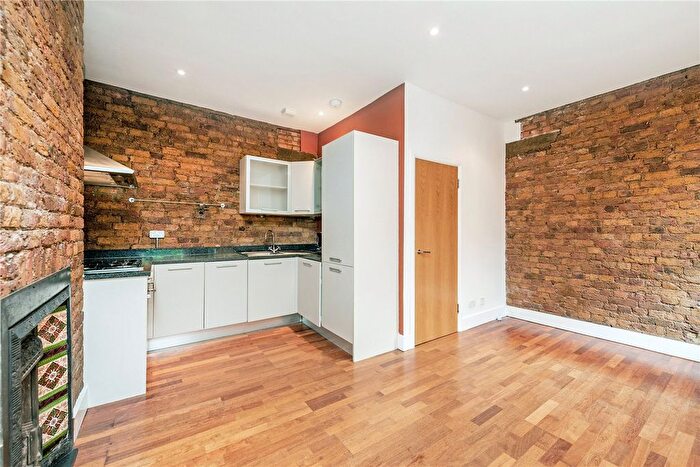 2 Bedroom Flat To Rent In Upper Richmond Road, Putney, SW15