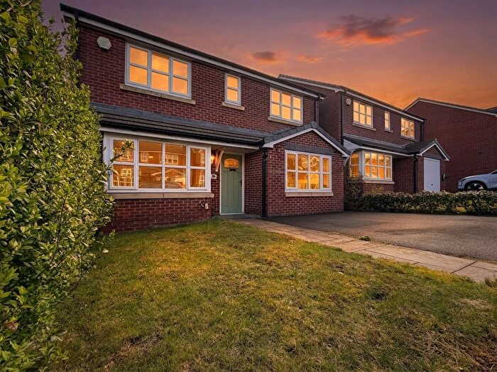 4 Bedroom Detached House For Sale In Rowan Crescent, Hyde, SK14