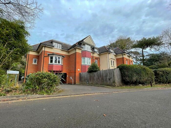 2 Bedroom Apartment To Rent In Marchmont Place, Larges Lane, Bracknell, Berkshire, RG12