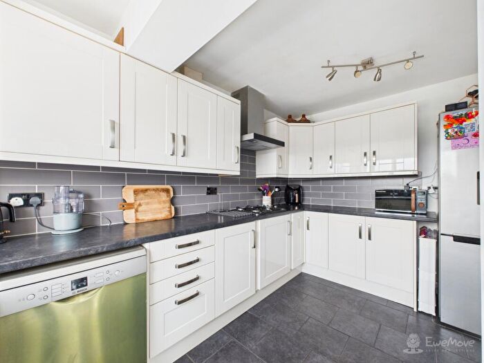 3 Bedroom Semi-Detached House For Sale In Vincent Close, Newmarket, Suffolk, CB8