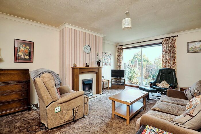 3 Bedroom Bungalow For Sale In Portland Park Close, Hucknall, Nottingham, NG15