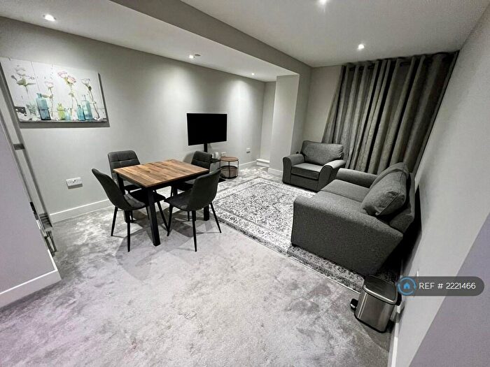 2 Bedroom Flat To Rent In Beaumont Court, Southend-On-Sea, SS2