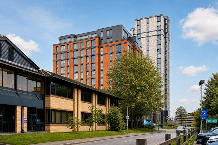 2 Bedroom Flat To Rent In Thames Quarter, Reading, RG1
