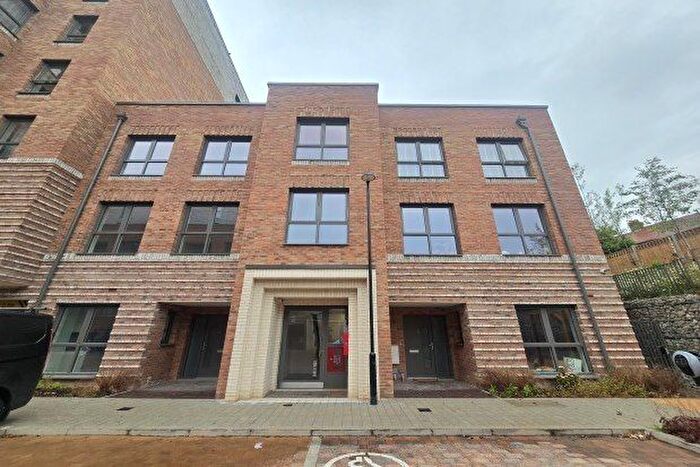 2 Bedroom Flat To Rent In Larch Way, London, N14