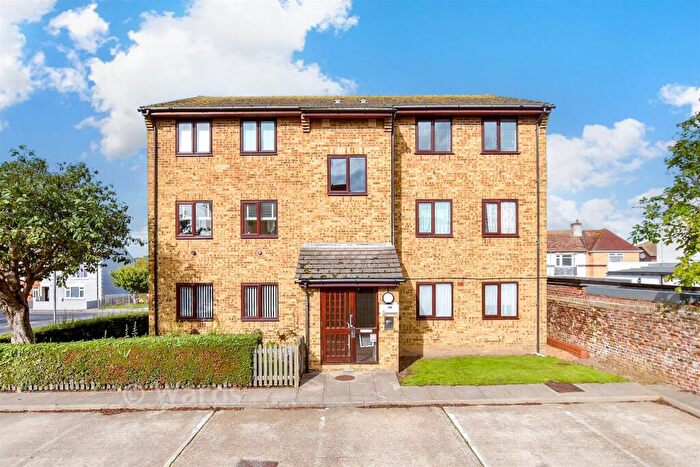 2 Bedroom Flat For Sale In West Street, Deal, Kent, CT14