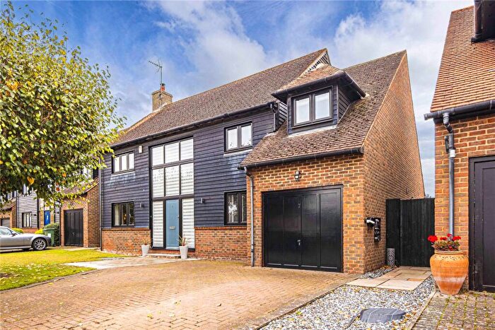 4 Bedroom Detached House For Sale In Bury Farm Close, Slapton, Leighton Buzzard, Buckinghamshire, LU7
