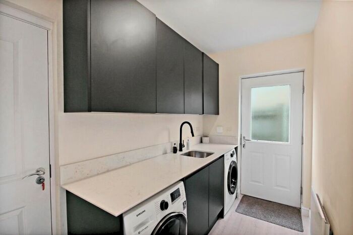 4 Bedroom Detached House For Sale In The Furrows, RH10