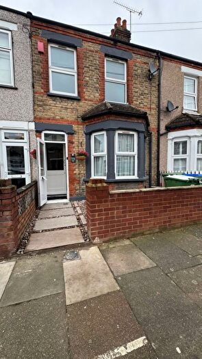 3 Bedroom Terraced House To Rent In Hengist Road, Erith, DA8