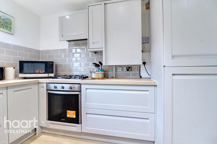 4 Bedroom Flat To Rent In Gipsy Road, London, SE27