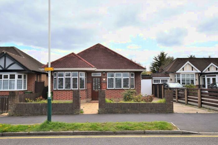 3 Bedroom House To Rent In The Drive, Harold Wood, RM3