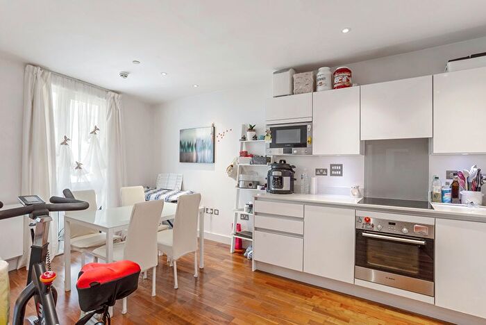 2 Bedroom Flat To Rent In Bellville House, Greenwich, SE10