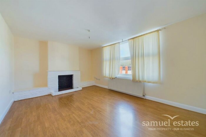 1 Bedroom Flat To Rent In High Street, Thornton Heath, CR7