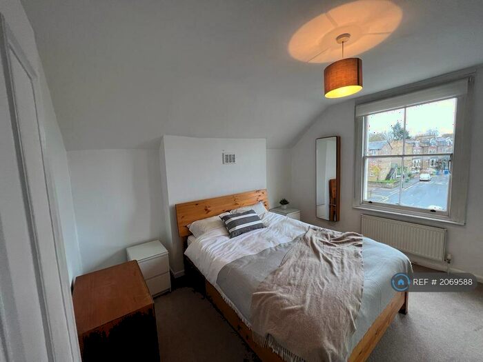 1 Bedroom Flat To Rent In Bushey Hill Road, London, SE5
