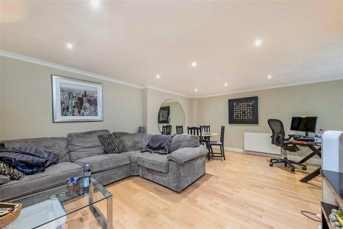 2 Bedroom Flat To Rent In Percy Mews, London, W1T