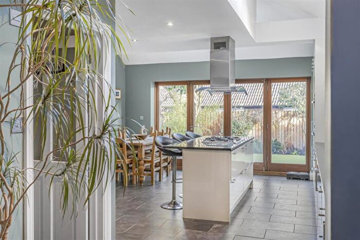 5 Bedroom Semi-Detached House For Sale In Shalstone Road, East Sheen, SW14