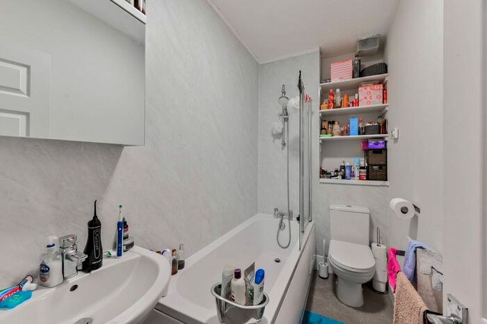 1 Bedroom Flat To Rent In Southgate Road, Islington, London, N1