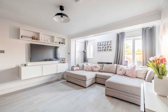 2 Bedroom End Of Terrace House For Sale In Penn Road, Datchet, SL3