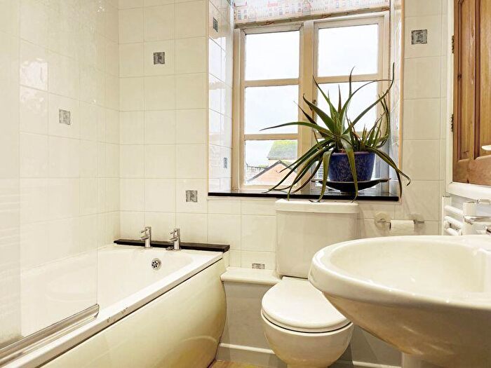 1 Bedroom Cottage For Sale In Old School Court, Honiton, EX14