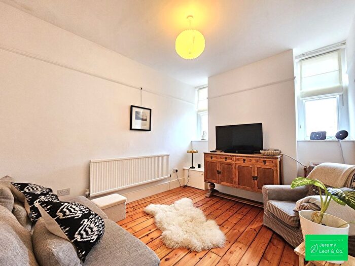 2 Bedroom Flat To Rent In Fortis Green, London, N2