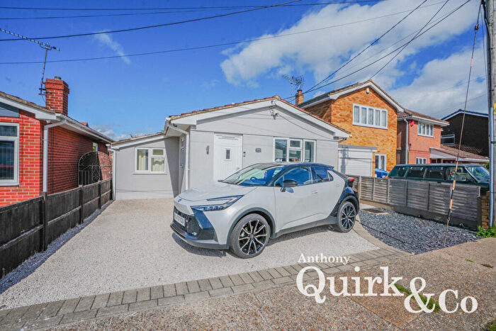 2 Bedroom Detached Bungalow For Sale In Thisselt Road, Canvey Island, SS8