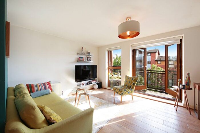 2 Bedroom Flat For Sale In Clarke Close, Croydon, CR0
