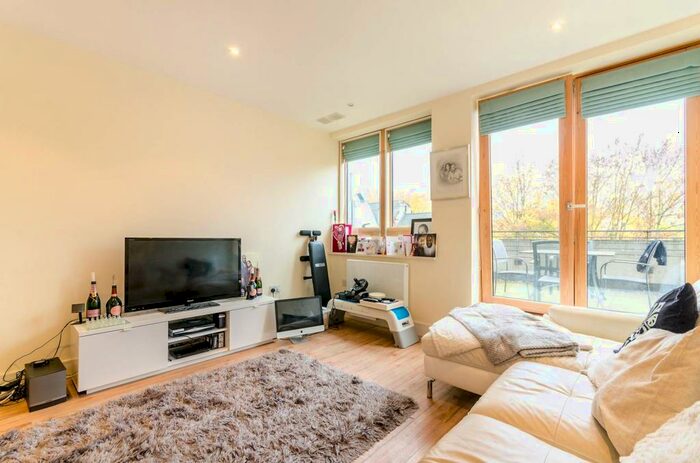 2 Bedroom Flat To Rent In Albemarle Road, Beckenham, BR3