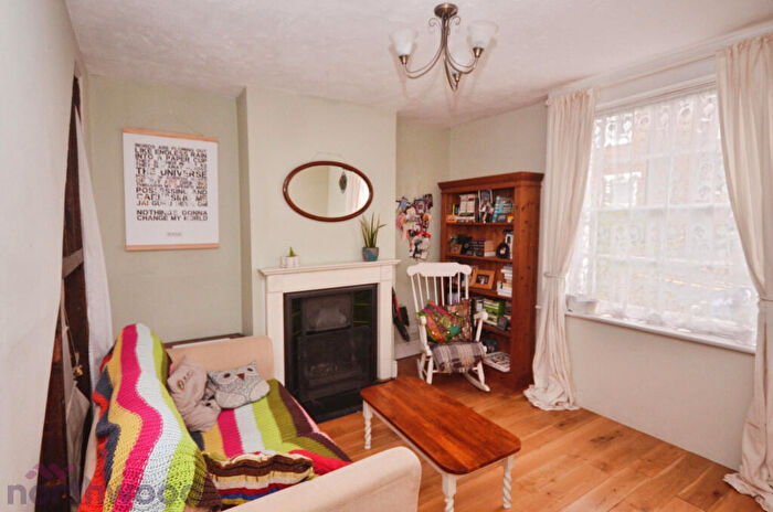 2 Bedroom Semi-Detached House To Rent In Millhouse Place, West Norwood, London, SE27