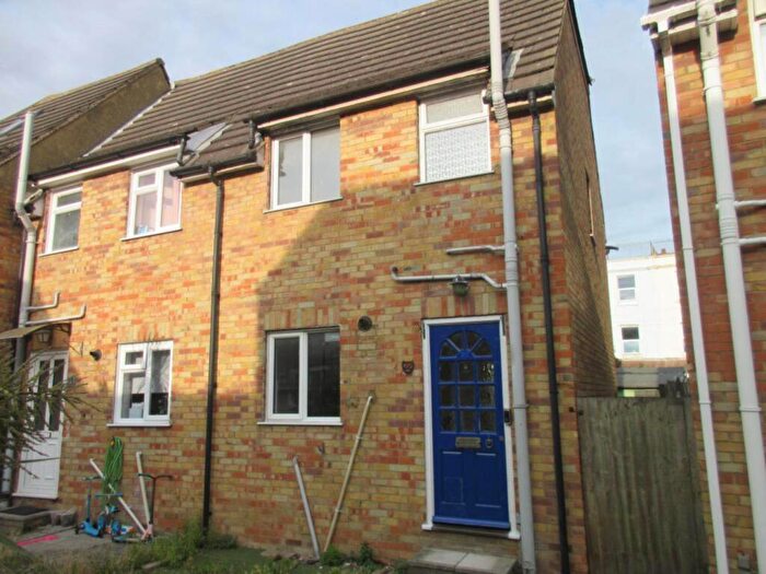 2 Bedroom Terraced House To Rent In Camper Mews, Southend On Sea, SS1