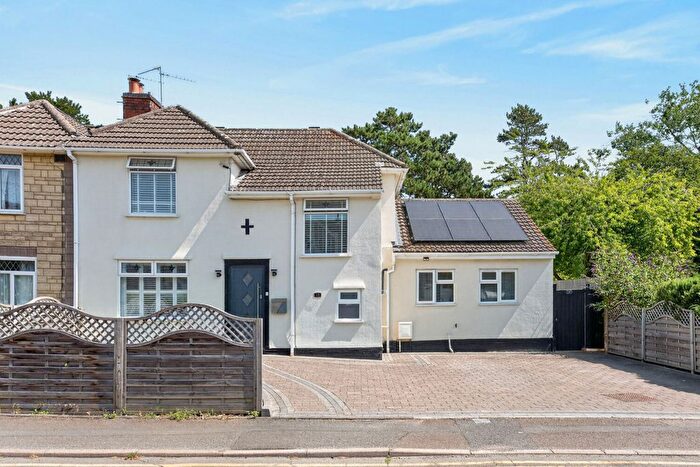 4 Bedroom Semi-Detached House For Sale In East Avenue, Burton Latimer, NN15