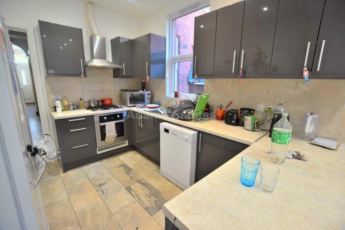 6 Bedroom Terraced House To Rent In London Road, Reading, RG1