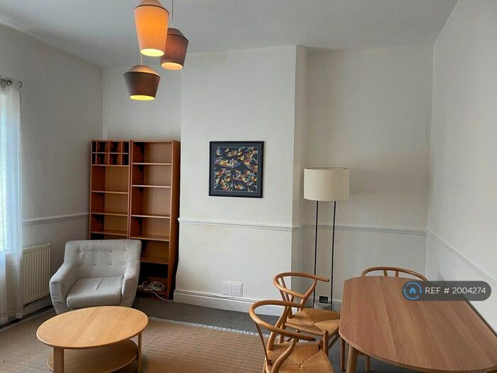 1 Bedroom Flat To Rent In Cavendish Crescent South, Nottingham, NG7